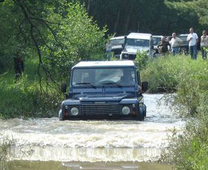 4x4 dans une riviere
